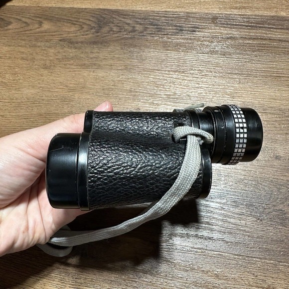 Vintage‎ Monarch 8x30 Feather Weight Binoculars Coated Lenses - Picture 9 of 15